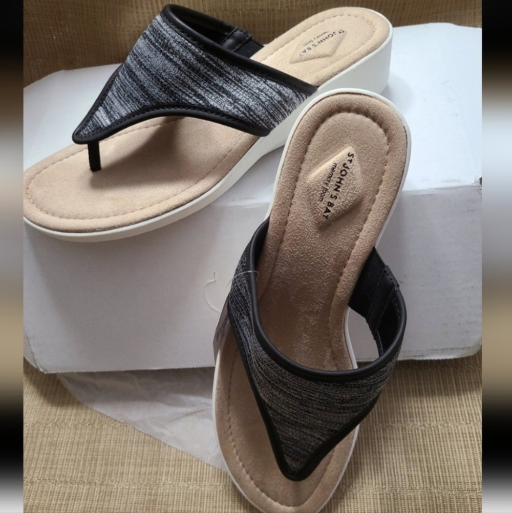 St John's Bay Sandals Size7 Nwt